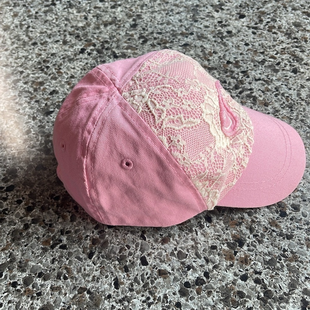 Ariat elastic back cap child’s pink with white lace‎ and logo on front . - Picture 4 of 14